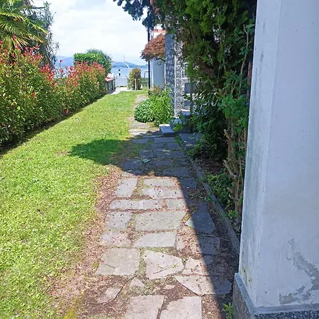 House Benedetta & Gloria On The Апартаменты Кастеллетто-сопра-Тичино